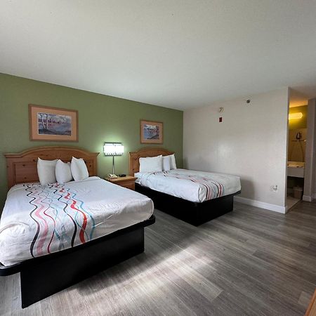 Regency Inn And Suites Stilwell Екстериор снимка