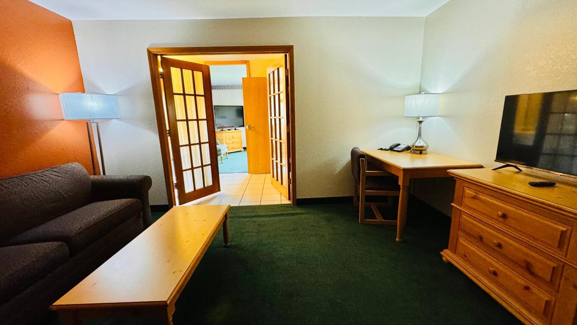 Regency Inn And Suites Stilwell Екстериор снимка