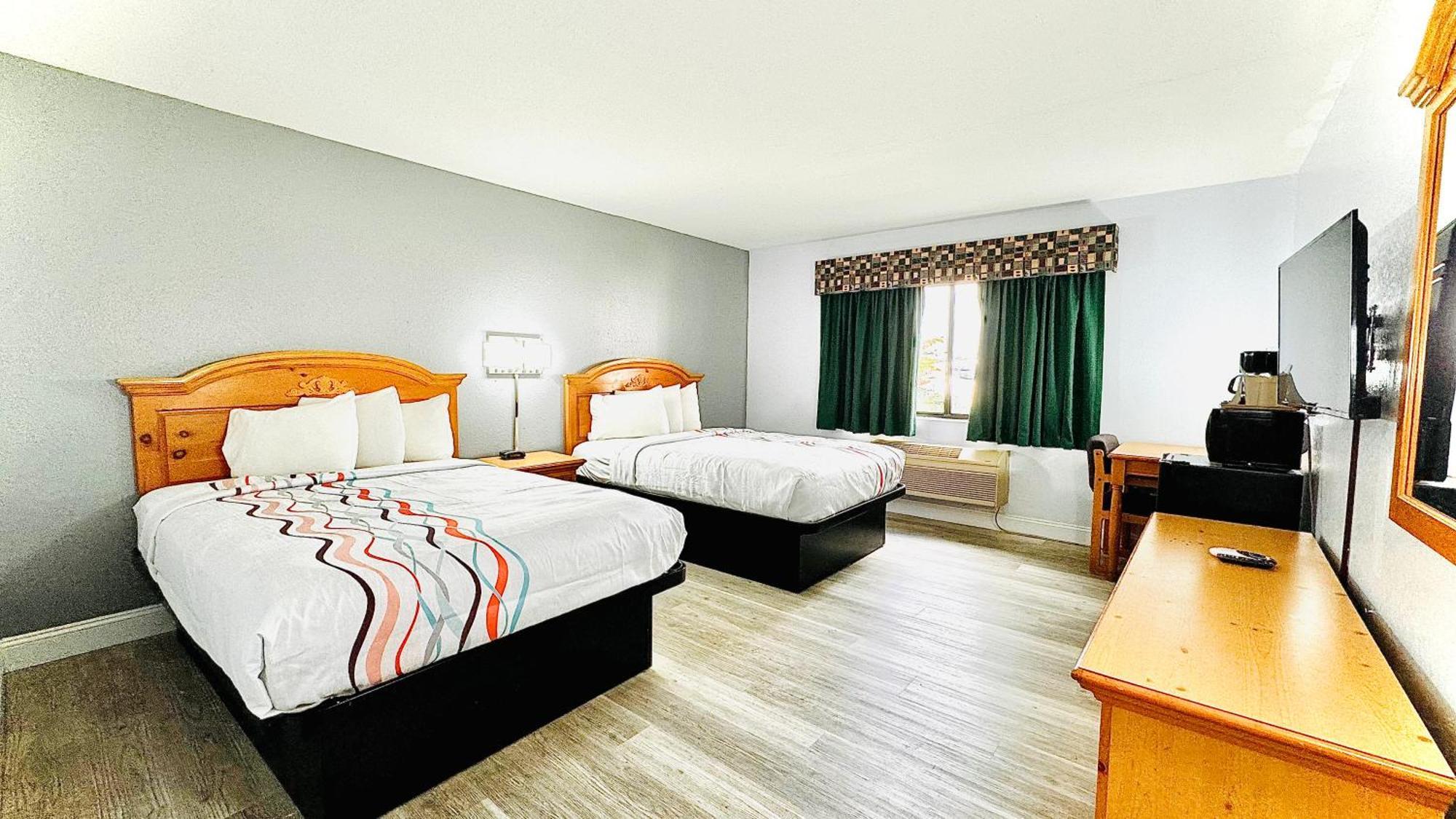 Regency Inn And Suites Stilwell Екстериор снимка
