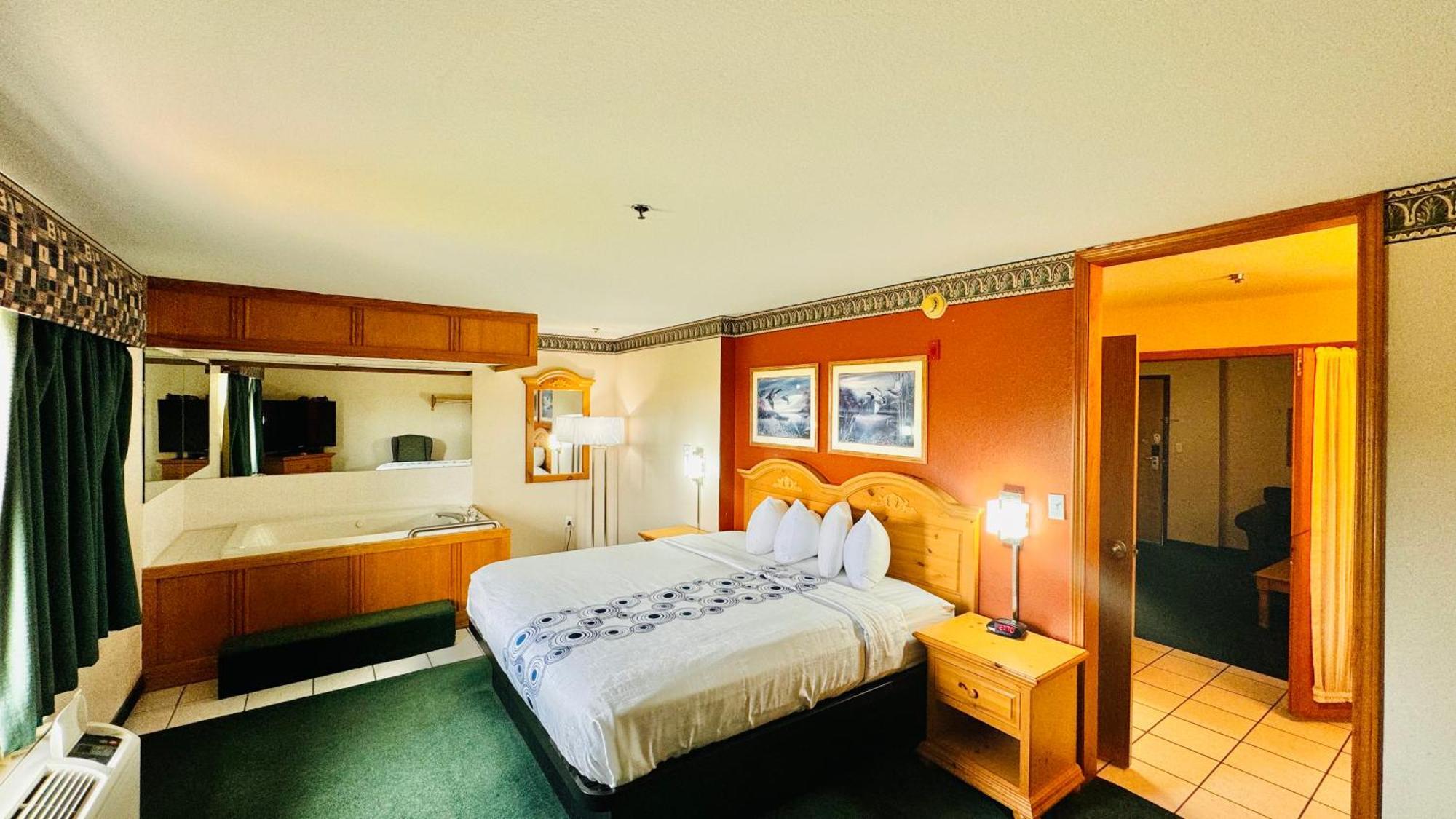 Regency Inn And Suites Stilwell Екстериор снимка