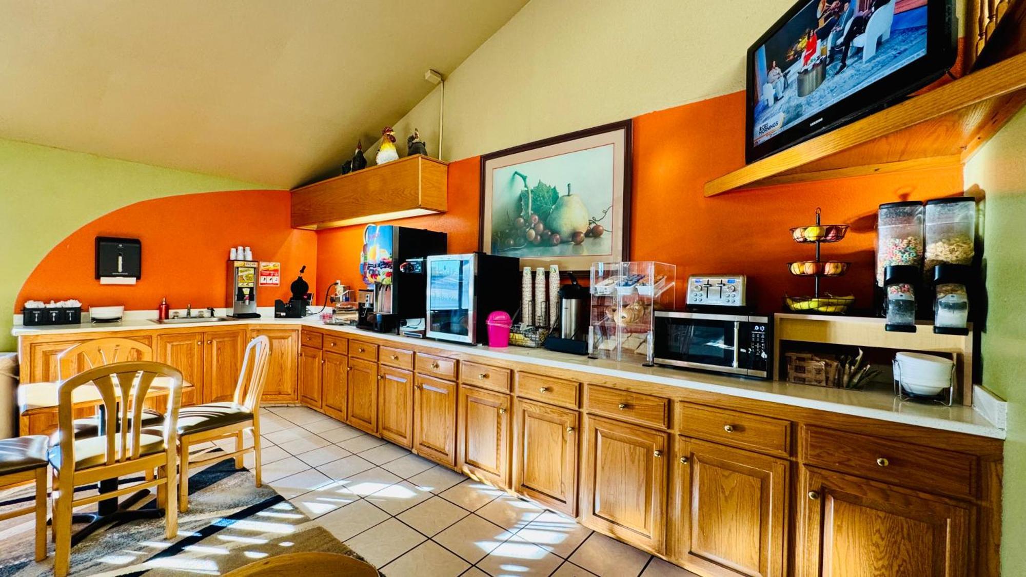 Regency Inn And Suites Stilwell Екстериор снимка