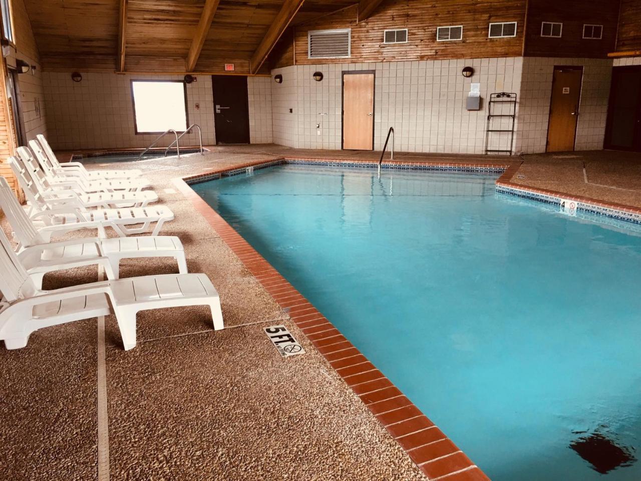 Regency Inn And Suites Stilwell Екстериор снимка