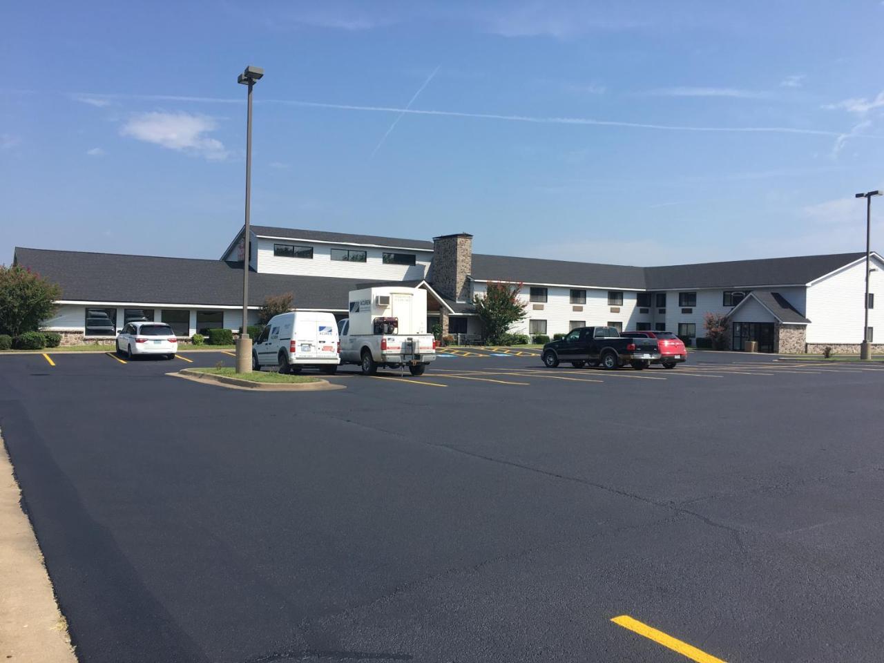 Regency Inn And Suites Stilwell Екстериор снимка