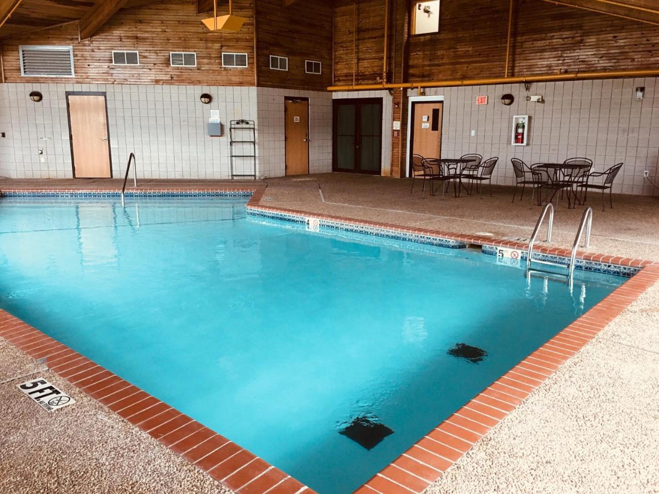 Regency Inn And Suites Stilwell Екстериор снимка