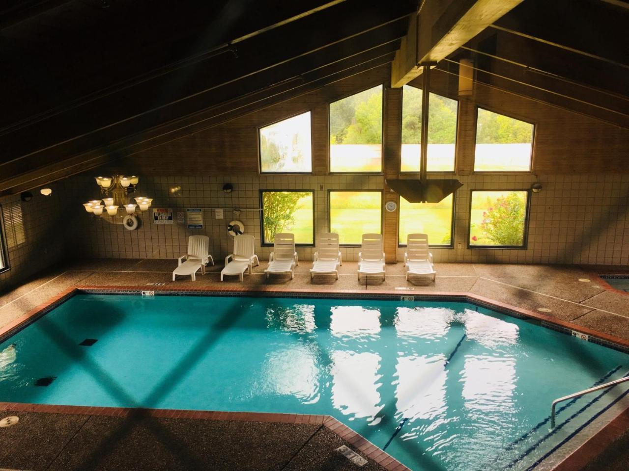 Regency Inn And Suites Stilwell Екстериор снимка