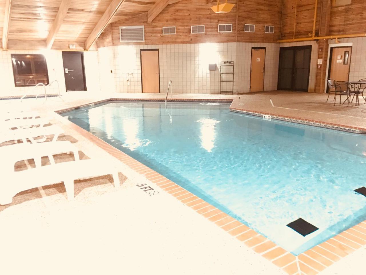 Regency Inn And Suites Stilwell Екстериор снимка