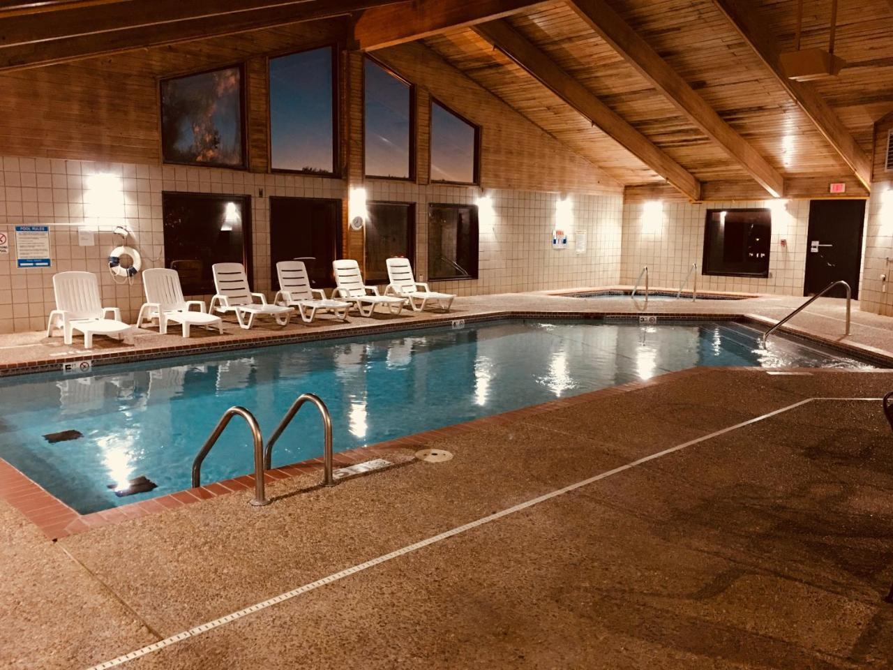 Regency Inn And Suites Stilwell Екстериор снимка